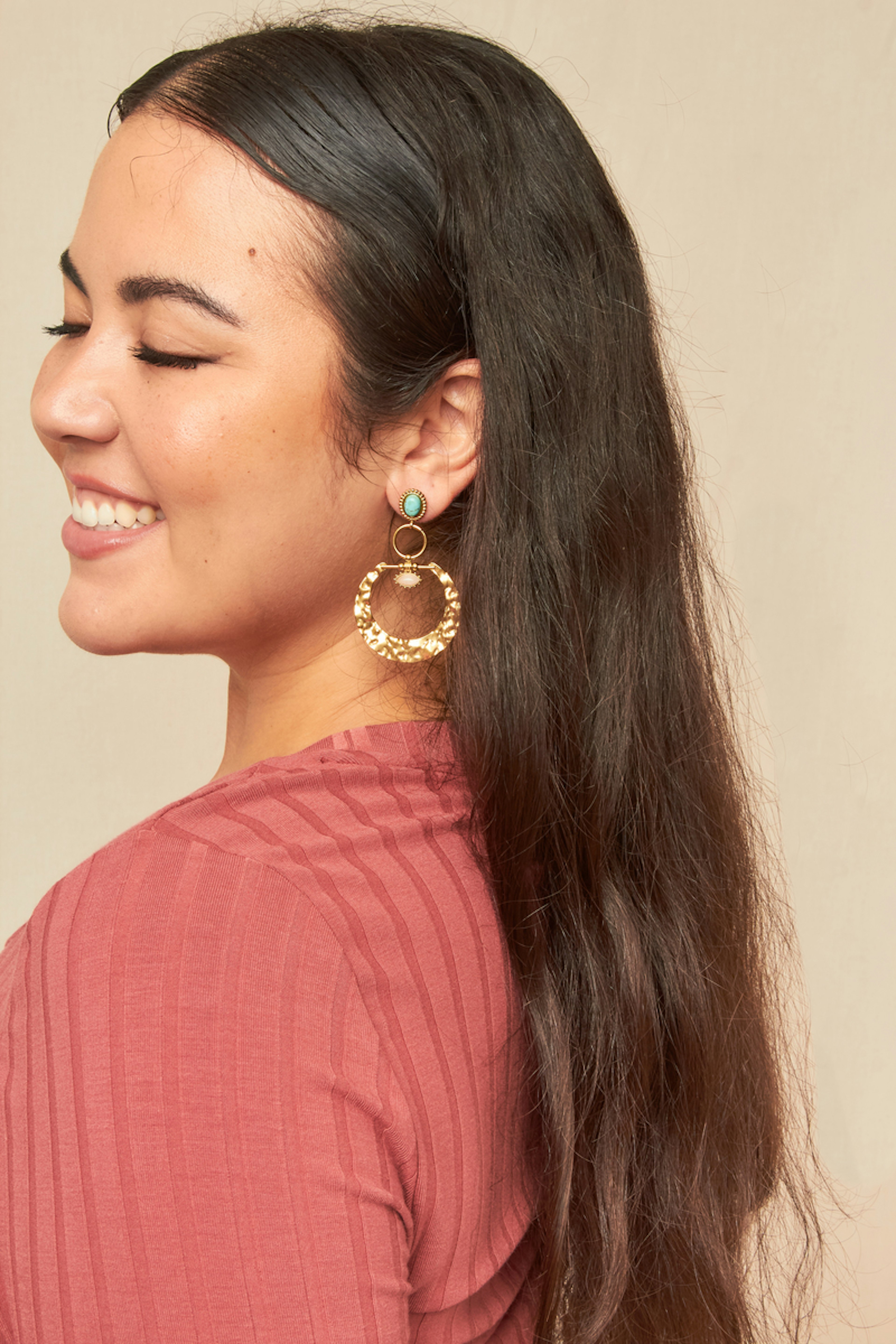 Boucles d'oreilles martelée bleue dorée
