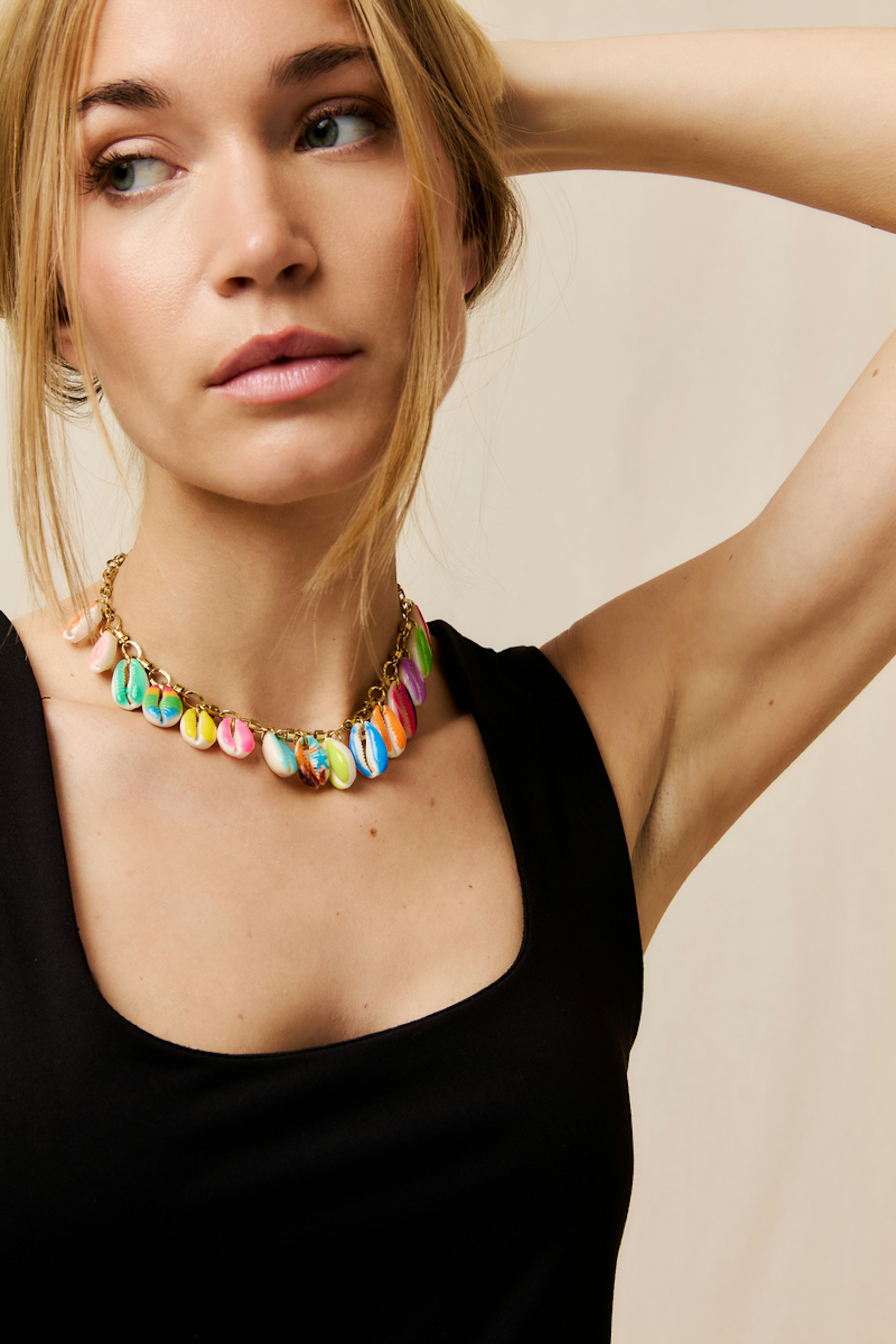 Collier chaine multi coquillages multi doré