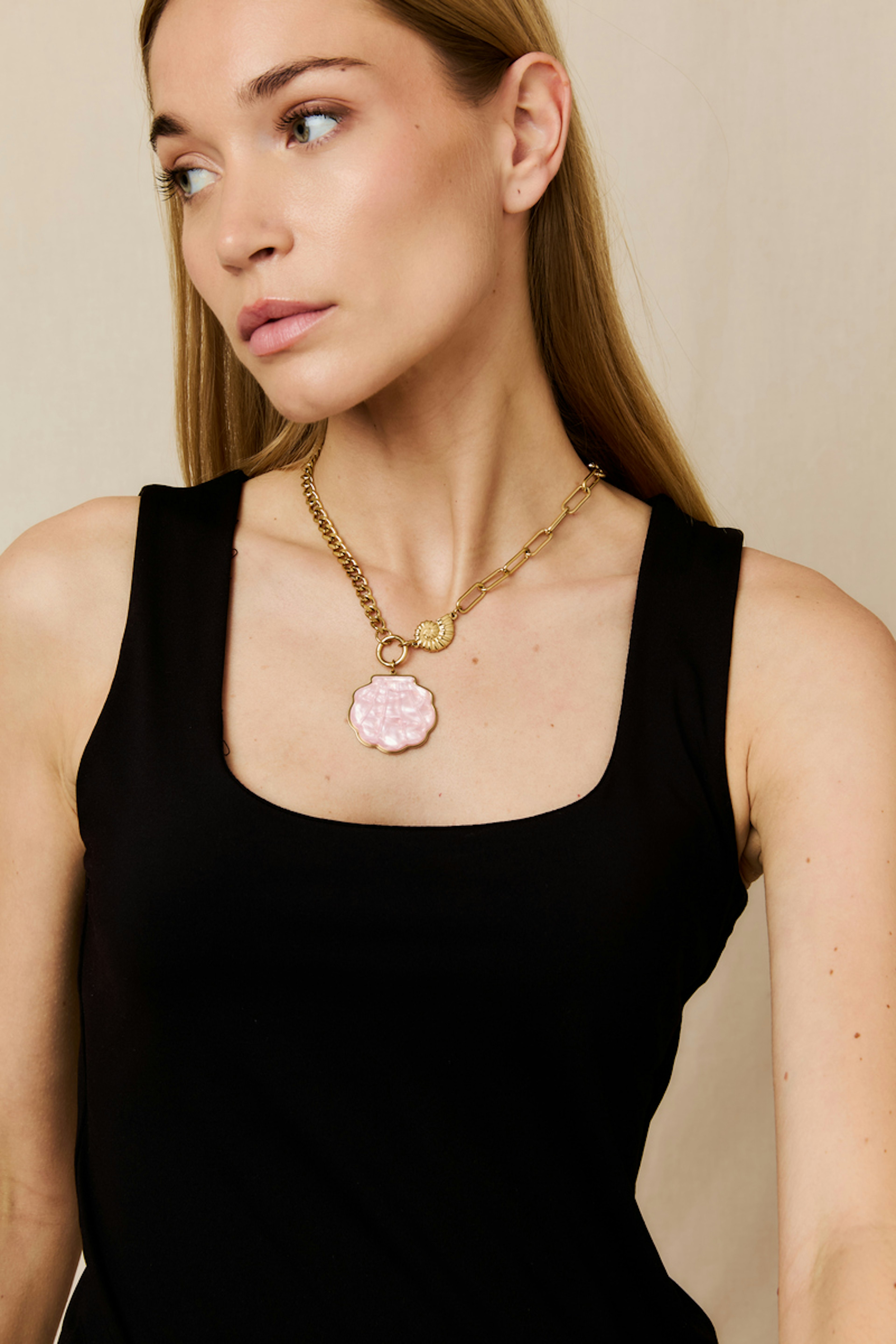 Collier coquillage rose doré